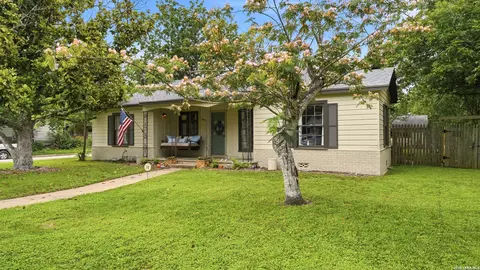 1031 E Walnut, Seguin, TX 78155