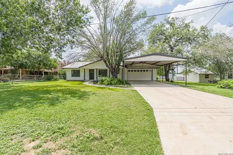 506 Magnolia, Jourdanton, TX 78026