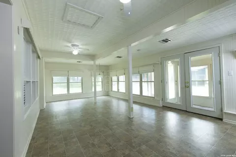 601 Poplar St, Jourdanton, TX 78026