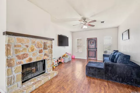 531 Indian Xing, Jourdanton, TX 78026