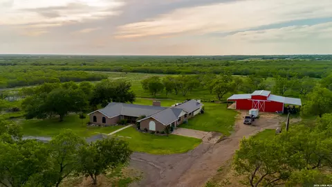 580 Fm 1332, Jourdanton, TX 78026
