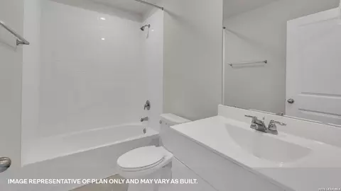 Bath - 406 Wild Goose Dr, Luling, TX 78648 photo 1 of 4