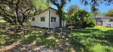 223 Lookout Dr, Lakehills, TX 78063