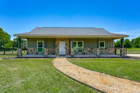 768 Burges St, Seguin, TX 78155
