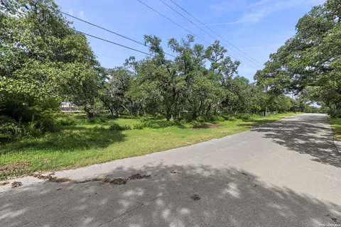119 W Castle Ln, Castle Hills, TX 78213