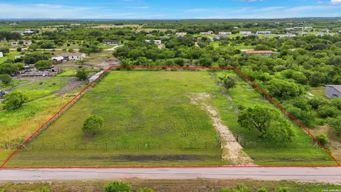 4647 County Rd, Hondo, TX 78861