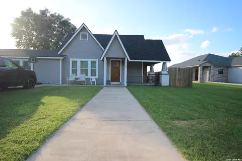 109 E Mayer St, Stockdale, TX 78160