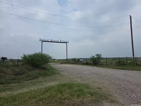 2142 Sunbeam Rdg, Eagle Pass, TX 78852 photo 2