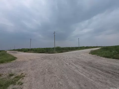 2142 Sunbeam Rdg, Eagle Pass, TX 78852 photo 4