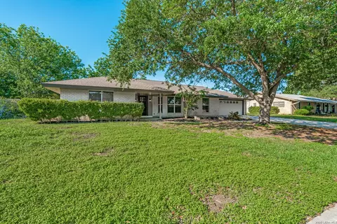 654 Richfield, Windcrest, TX 78239