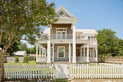 10933 Castro Ave, Lacoste, TX 78039