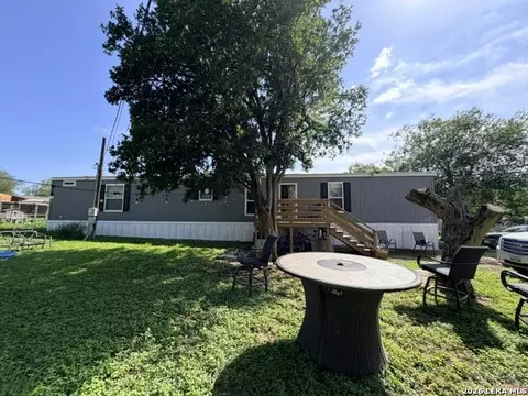 1510 Waltom Ave, Jourdanton, TX 78026