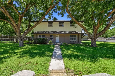 15751 Medina, Lacoste, TX 78039