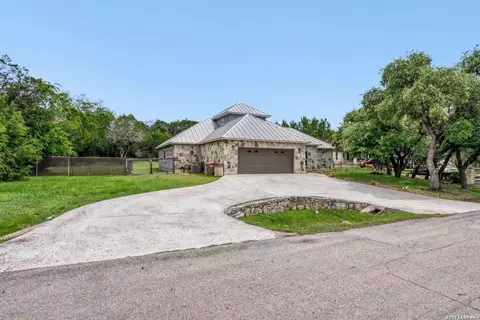 748 Canyon Oaks Dr, Canyon Lake, TX 78133