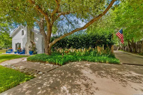 904 N Lincoln St, Fredericksburg, TX 78624