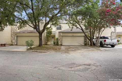 8565 Echo Creek Ln, San Antonio, TX 78240