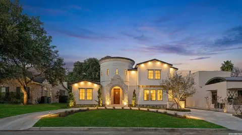 817 Garraty Rd, Terrell Hills, TX 78209