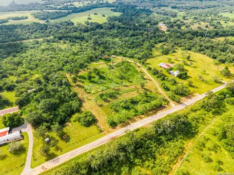 845 Campobella Ln, Kingsbury, TX 78638