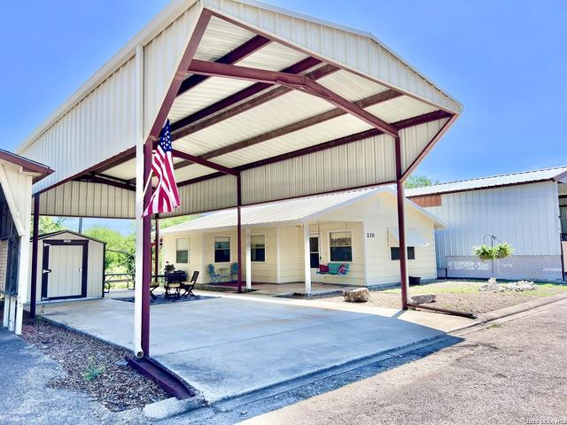 230 De Zavala St, Brackettville, TX 78832