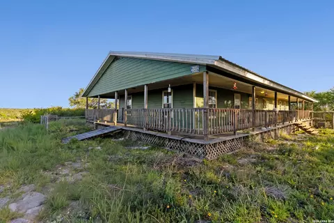 6611 Tigre Rd, Beeville, TX 78102