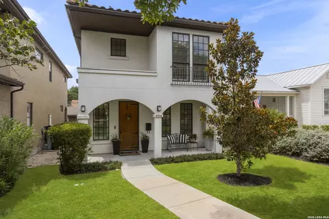 334 E Olmos Dr, Olmos Park, TX 78212