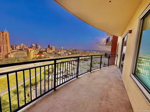 215 Center UNIT 1608, San Antonio, TX 78202