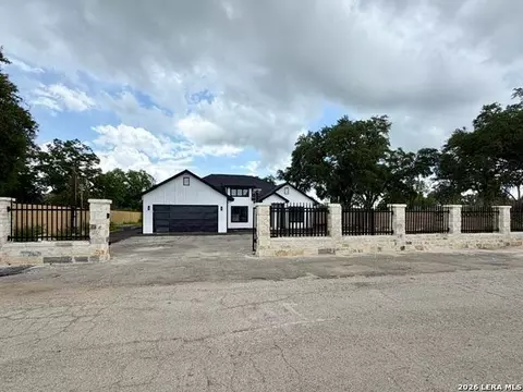 1208 Trail, Floresville, TX 78114