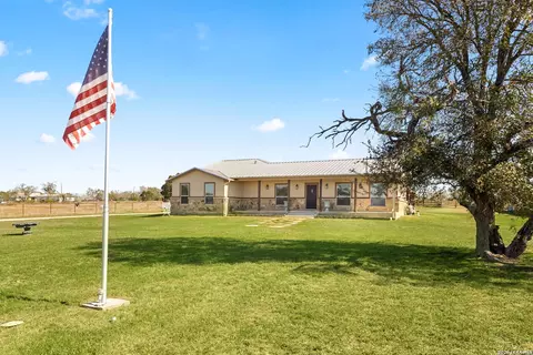 381 Schneider Rd, Seguin, TX 78155