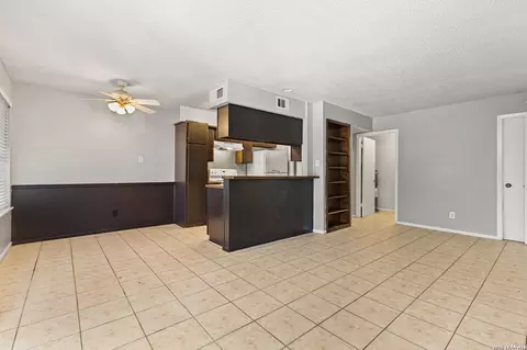 5823 Shadow Gln, San Antonio, TX 78240