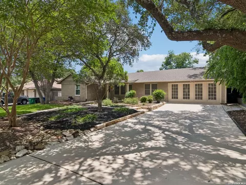 438 Oakleaf Dr, San Antonio, TX 78209