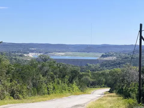 330 Private Road 2610, Mico, TX 78056