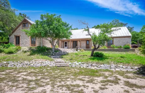 333 Secret Valley Dr, Kerrville, TX 78028