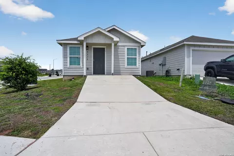 8230 Piedra Medina, San Antonio, TX 78252
