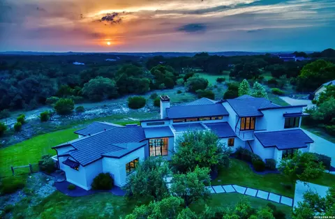 211 Clubs Dr, Boerne, TX 78006