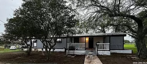 700 Lopez St, George West, TX 78022