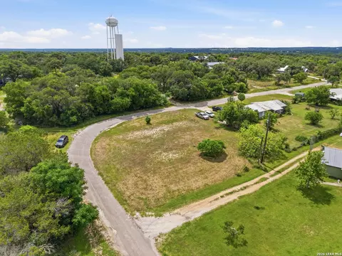 1429 Greenlawn Pkwy, Blanco, TX 78606
