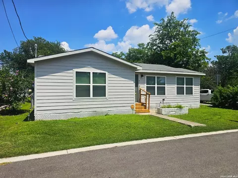 415 N Erskine, Seguin, TX 78155