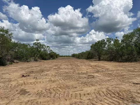 533 County Road 477, Stockdale, TX 78160