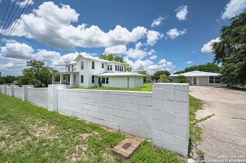 519 Fm 623, Pettus, TX 78146