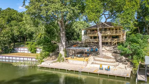 48 River Oak Dr, Seguin, TX 78155