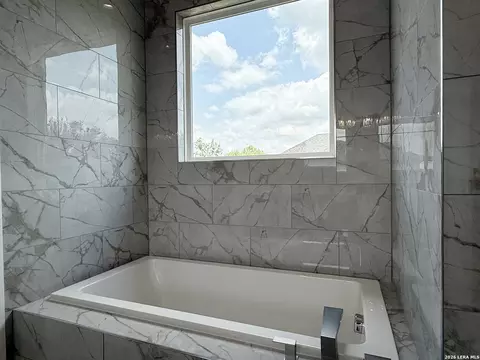 Bath - 165 E Short Meadow Dr, Lytle, TX 78052 photo 8 of 12