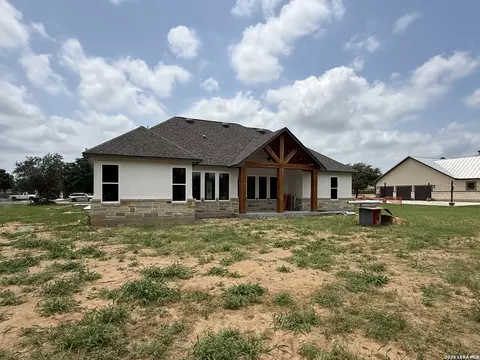 Exterior - 165 E Short Meadow Dr, Lytle, TX 78052 photo 6 of 8