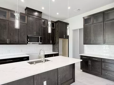 Kitchen - 165 E Short Meadow Dr, Lytle, TX 78052 photo 1 of 4
