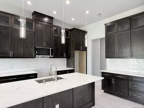 Kitchen - 165 E Short Meadow Dr, Lytle, TX 78052 photo 2 of 4