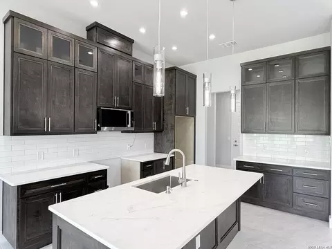 Kitchen - 165 E Short Meadow Dr, Lytle, TX 78052 photo 3 of 4
