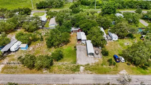 119 Donnie Dr, Rockport, TX 78382