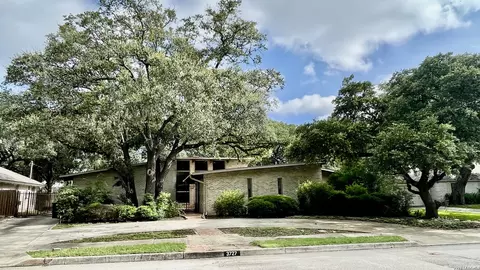 3727 Twisted Oaks Dr, San Antonio, TX 78217