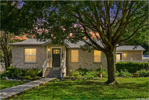 265 E Oakview Pl, Alamo Heights, TX 78209