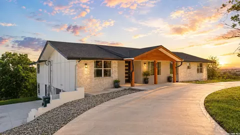 6715 Queens Crown St, San Antonio, TX 78233