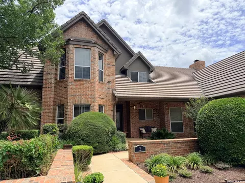 2 Granburg Cir, San Antonio, TX 78218